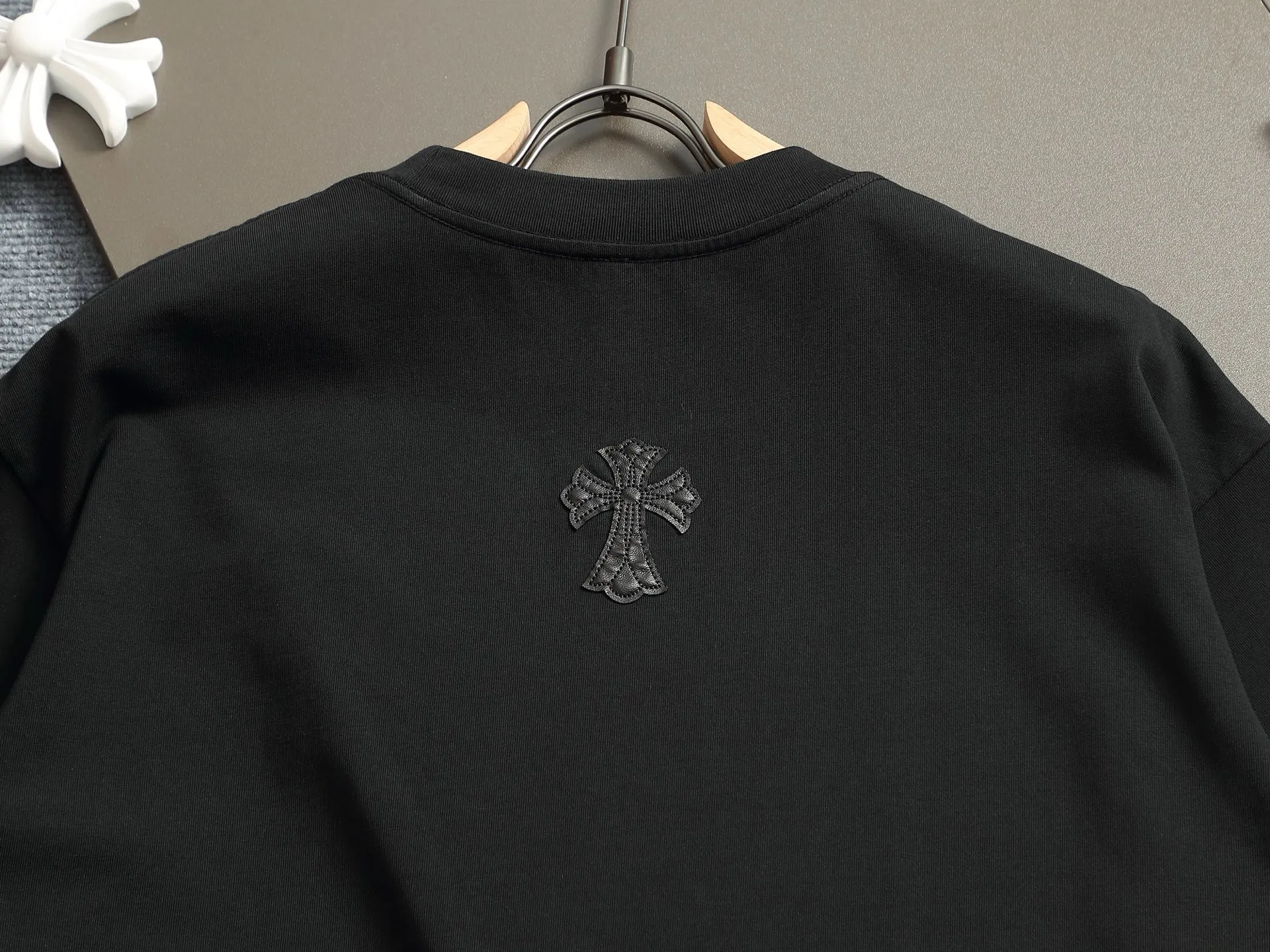 🅿️220 Chrome hearts ch Chrome hearts cross leather short-sleeved T-shirts. Large version. Loose and stylish. The difference is the low version, the slim version, the upper body and the crotch. 100% commitment: top quality, not fast food. The highest version on the market. Top quality, 320 grams. 26 custom-dyed double yarn cotton, same style for men and women, complete with three standards. Color: Black White Khaki Size: XS-L Size chart: